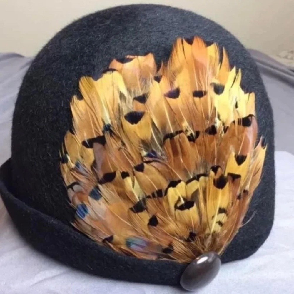 Vintage Lilli Moffit Women's Black Felt Dome Copper Feather Hat Reno Nevada